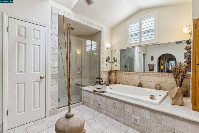 5541 Lanai Court, Discovery Bay CA: https://media.crmls.org/mediaz/4b53e541-2a38-4f3d-ae45-92731393c1ef.jpg