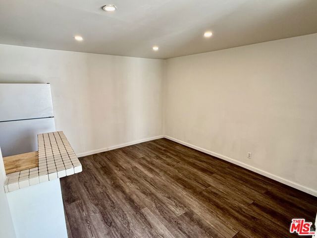 641 N Martel Avenue, Los Angeles CA: https://media.crmls.org/mediaz/4b546558-07bc-4ecb-986b-c62e64b826d6.jpg