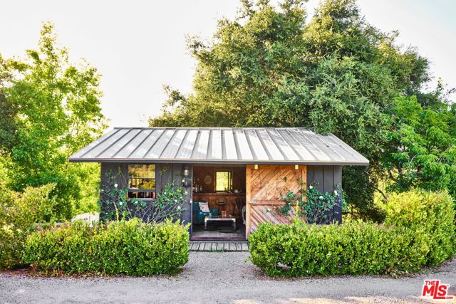 10999 Ojai Santa Paula Road, Ojai CA: https://media.crmls.org/mediaz/4b54e0ae-9329-4ff1-88f6-6915914215f8.jpg