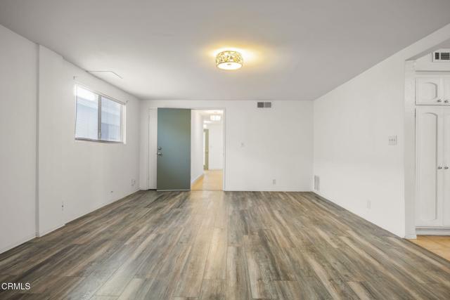 124 San Clemente Avenue, Oxnard CA: https://media.crmls.org/mediaz/4b5546f0-ba42-44db-80bc-c2700db4ea24.jpg
