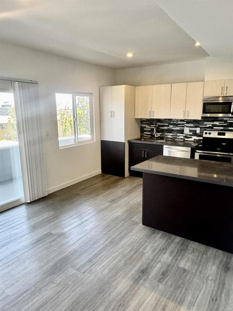 Detail Gallery Image 4 of 17 For 7224 Hillside Ave #32,  Hollywood,  CA 90046 - 2 Beds | 2 Baths