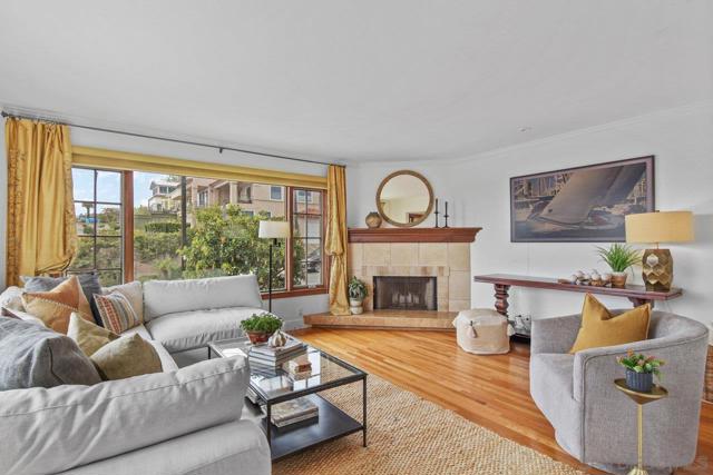 1250 Willow St, San Diego CA: https://media.crmls.org/mediaz/4b563510-2b3d-4c9f-add2-d62808496cfd.jpg