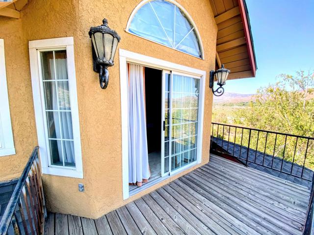 31733 Lake Meadow Rd, Acton CA: https://media.crmls.org/mediaz/4b56450b-91ff-41b8-b612-d0c793eee478.jpg