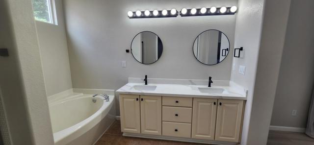 9657 Richlyn Way, Elk Grove CA: https://media.crmls.org/mediaz/4b565b34-ac74-4b74-b456-d0cd77d5ecf3.jpg