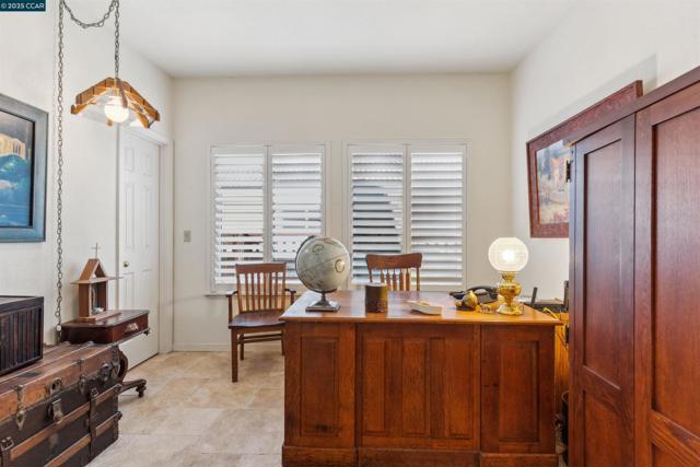 5541 Lanai Court, Discovery Bay CA: https://media.crmls.org/mediaz/4b56c1ef-11df-4654-baa1-ed3acfe00f24.jpg