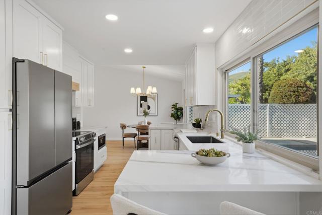 Detail Gallery Image 11 of 42 For 13879 Paseo Cardiel, San Diego,  CA 92129 - 4 Beds | 2/1 Baths