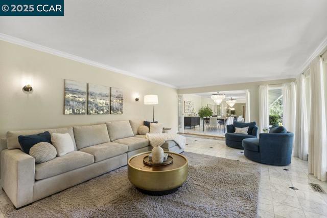 2302 Royal Oaks Dr, Alamo CA: https://media.crmls.org/mediaz/4b5778c4-79bf-4279-b46b-2426a6fcb953.jpg