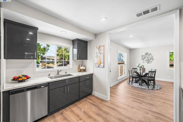 1244 Locust St, Livermore CA: https://media.crmls.org/mediaz/4b5808e3-8042-4e8d-ae9e-2754c63e9411.jpg