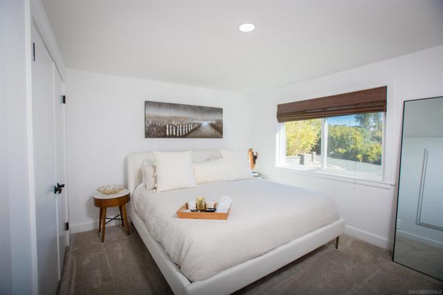 455 Glencrest Dr, Solana Beach CA: https://media.crmls.org/mediaz/4b582f36-dd5c-466a-8cab-92cb15ccfc59.jpg