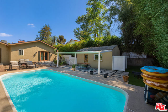 4719 W Wortser Avenue, Sherman Oaks CA: https://media.crmls.org/mediaz/4b58bfe7-9f6b-4877-aa2e-7bd2da04638a.jpg
