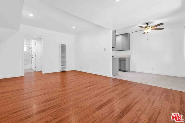 10235 S 10th Avenue, Inglewood CA: https://media.crmls.org/mediaz/4b590f54-5bd5-4bda-897c-cd1ba48997b2.jpg