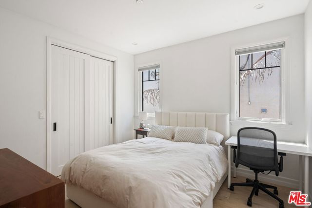 1086 Marco Place, Venice CA: https://media.crmls.org/mediaz/4b592525-ec16-4538-b8cc-6694376a4fe8.jpg
