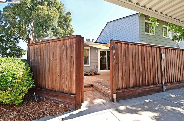 Private fenced paio