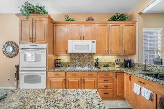 80600 Avenida Santa Carmen, Indio CA: https://media.crmls.org/mediaz/4b59e4e1-4de9-46a7-a00c-13fcd5e4f22c.jpg