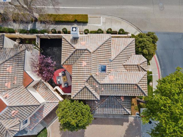 2909 Moreno Ave, Pleasanton CA: https://media.crmls.org/mediaz/4b59ec84-ab7a-43b4-8e91-1a5bcf6d24b4.jpg