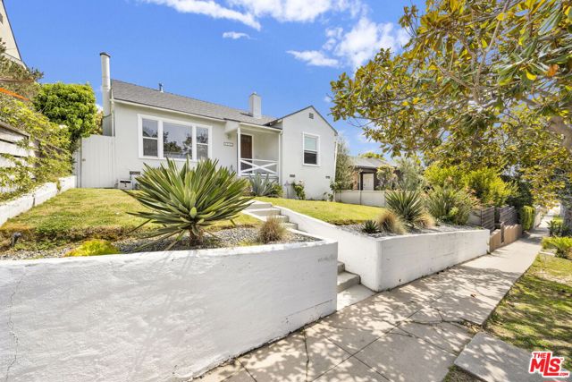 3456 Beethoven Street, Los Angeles CA: https://media.crmls.org/mediaz/4b59fd76-c72b-4b3d-9cb3-31ef516e3fa3.jpg