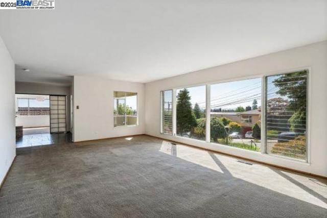 4120 Rhoda Ave, Oakland CA: https://media.crmls.org/mediaz/4b5a2de1-0c4a-43fe-85f5-567179da4ece.jpg