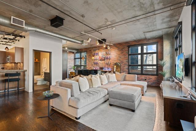 877 Island Avenue, San Diego CA: https://media.crmls.org/mediaz/4b5a5e2f-5bab-423c-9eba-e0c66c694123.jpg