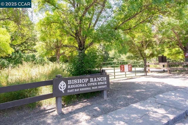 2787 Morgan Dr, San Ramon CA: https://media.crmls.org/mediaz/4b5b4deb-3b93-4925-8783-e69931294685.jpg