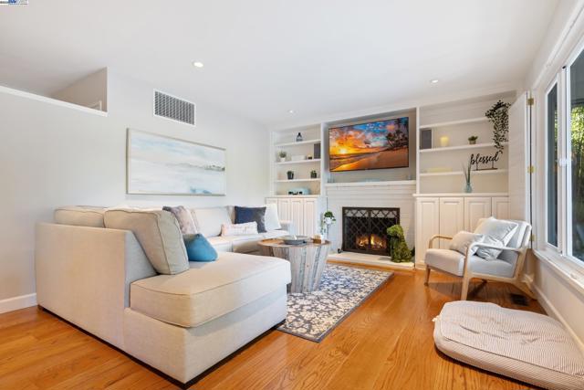 166 Ramona Rd, Danville CA: https://media.crmls.org/mediaz/4b5bdc94-06db-40af-93f3-2dc2e188d079.jpg