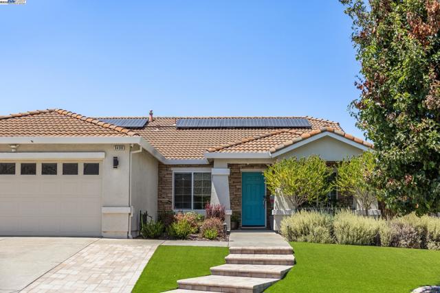 5408 La Salle Way, Vallejo CA: https://media.crmls.org/mediaz/4b5bfb3f-ae38-4cc7-b0ec-36e4507d9d24.jpg