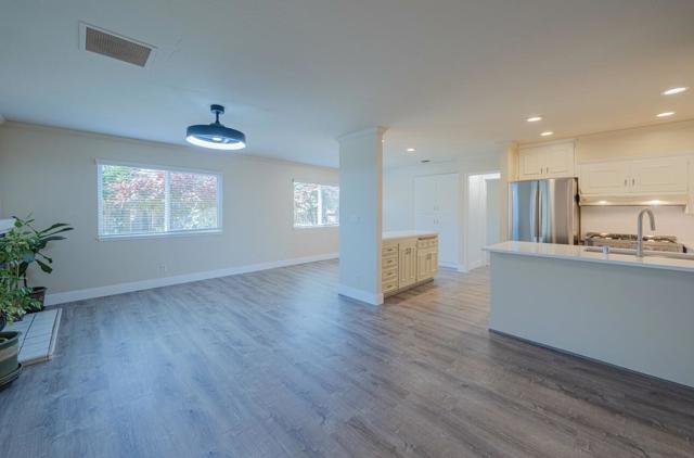 624 Hartnell Street, Salinas CA: https://media.crmls.org/mediaz/4b5bfc28-13e6-4581-b8dd-4e023d5ac0d0.jpg