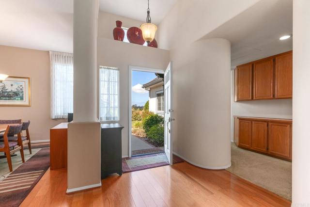 1911 La Subida Way, San Marcos CA: https://media.crmls.org/mediaz/4b5c2477-c87a-46d7-9df8-070c2aa77ac6.jpg