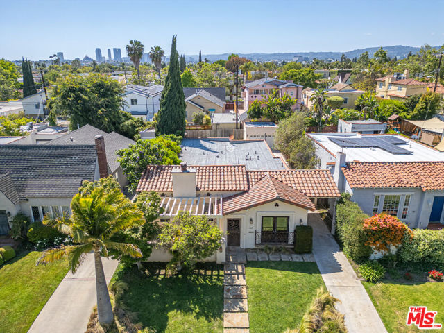 1147 S Point View Street, Los Angeles CA: https://media.crmls.org/mediaz/4b5c4596-590f-46c8-be70-4e08d81c0205.jpg
