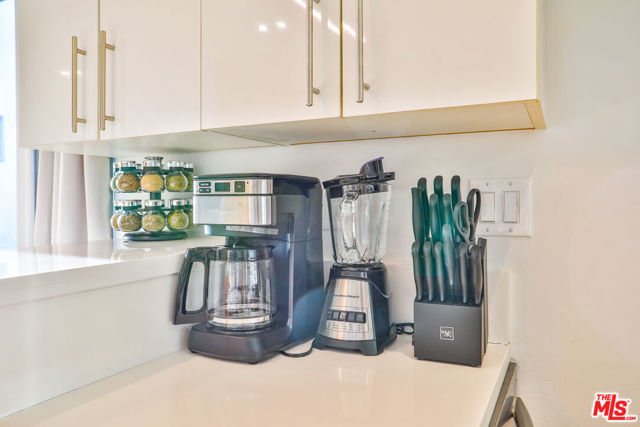 2207 Ocean Front Walk, Venice CA: https://media.crmls.org/mediaz/4b5c67cc-b7ca-4aab-8872-f18e70c43c0a.jpg