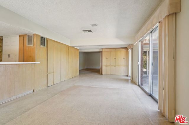 3684 Willowcrest Avenue, Studio City CA: https://media.crmls.org/mediaz/4b5d6e04-7f59-48ff-a7e7-824e138cda2e.jpg