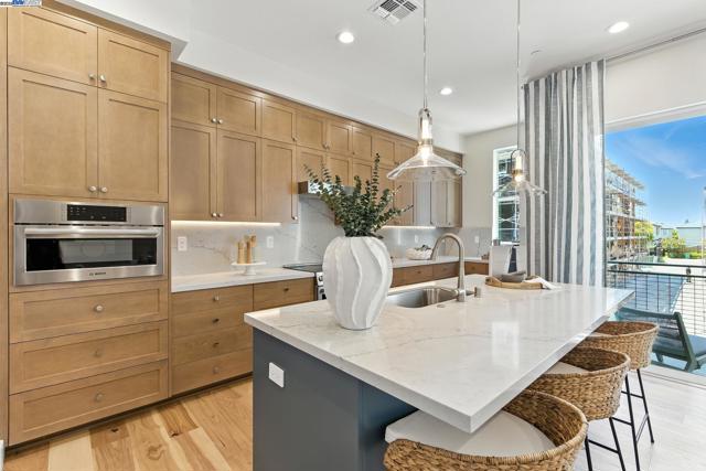1937 Grand Street, Alameda CA: https://media.crmls.org/mediaz/4b5d892d-8eac-4541-adcf-9d37cb992484.jpg