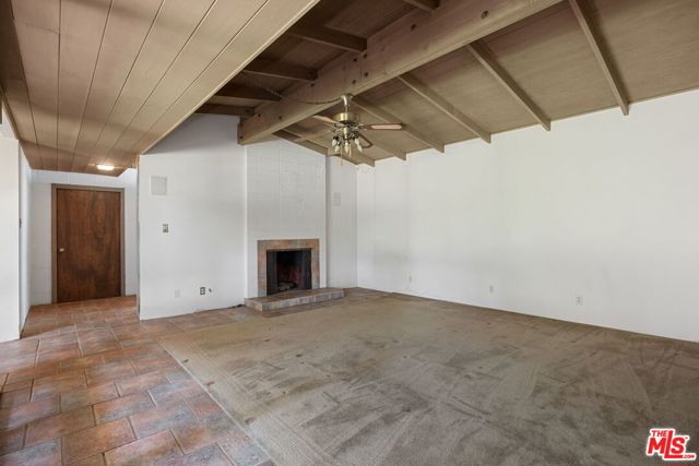 8400 Encino Avenue photo 7