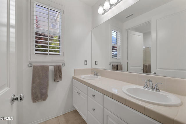 11806 Ricasoli Way, Porter Ranch CA: https://media.crmls.org/mediaz/4b5e7364-2ee0-4959-9c44-04849c9d92b6.jpg