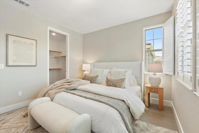 639 Cinnamon Circle, Mountain View CA: https://media.crmls.org/mediaz/4b5e829b-d4bc-4c3c-9365-a642f196fe11.jpg