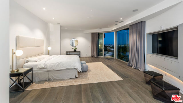 Drew Fenton | 9305 Nightingale Drive Los Angeles CA | MLS: 7240240