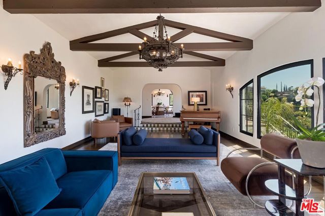 2420 Chislehurst Drive, Los Angeles CA: https://media.crmls.org/mediaz/4b5f031d-f8e5-487a-97ac-a6f06698532b.jpg