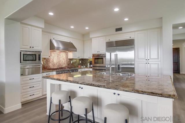 3515 CAMINO CEREZA, Carlsbad CA: https://media.crmls.org/mediaz/4b5fcedc-9102-43ce-b2da-4dde63c86162.jpg