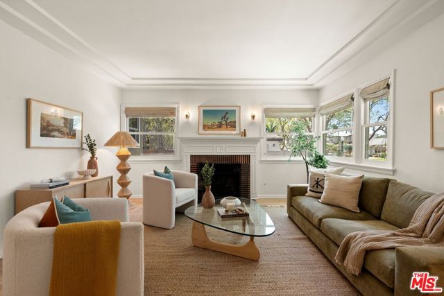 4148 Mentone Avenue, Culver City CA: https://media.crmls.org/mediaz/4b600220-12ee-41ab-a591-0541c99f4236.jpg