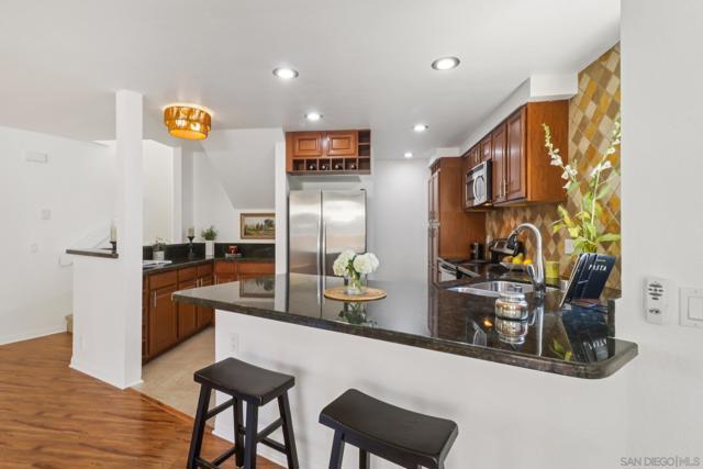 8312 Via Sonoma, La Jolla CA: https://media.crmls.org/mediaz/4b6037c3-fd9c-4a64-a0bc-fb74e585309f.jpg