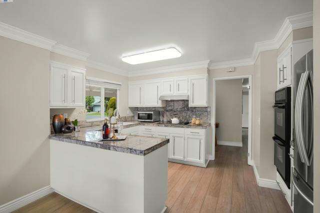 501 Amherst Ct, San Ramon CA: https://media.crmls.org/mediaz/4b605123-6b09-4109-a19b-33f1197b7eb8.jpg