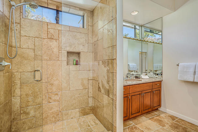 Suite 3 Bath