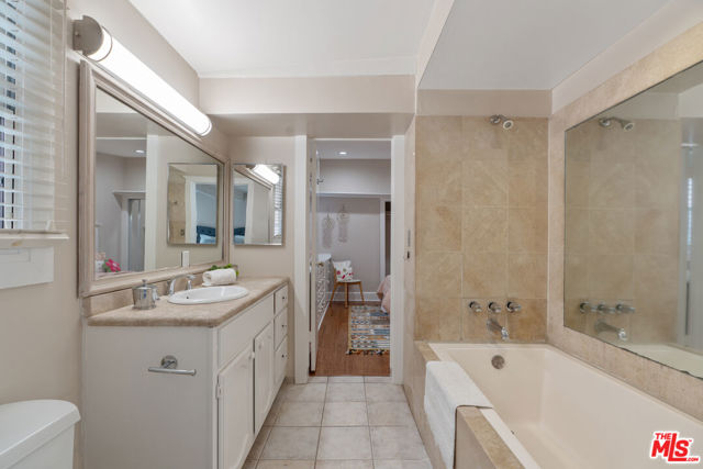 3564 Summerfield Drive, Sherman Oaks CA: https://media.crmls.org/mediaz/4b611f49-1cd2-4e11-9f9b-97bd61f0a59c.jpg