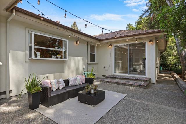 1018 Loma Prieta Court, Los Altos CA: https://media.crmls.org/mediaz/4b61a082-8b9b-4bf8-9e18-e30f91879fdd.jpg