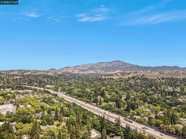 239 Ashley Cir, Danville CA: https://media.crmls.org/mediaz/4b61d95f-35a7-4464-9008-118f066d63ab.jpg