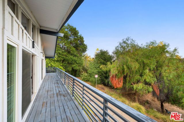 8657 Valley Flores Drive, West Hills CA: https://media.crmls.org/mediaz/4b622426-0742-4937-a618-dcb3e9a84375.jpg