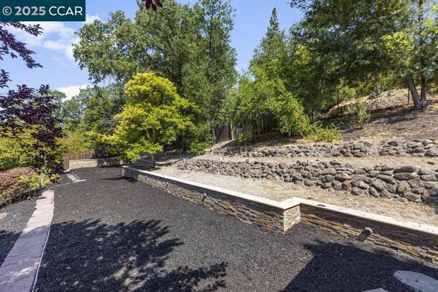 5 Kayser Ct, Walnut Creek CA: https://media.crmls.org/mediaz/4b623fca-a810-432b-9273-8a44d2cd2d5c.jpg
