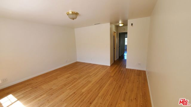 3461 Redwood Avenue, Los Angeles CA: https://media.crmls.org/mediaz/4b62f720-ca98-4460-aa0d-17f0c409464e.jpg