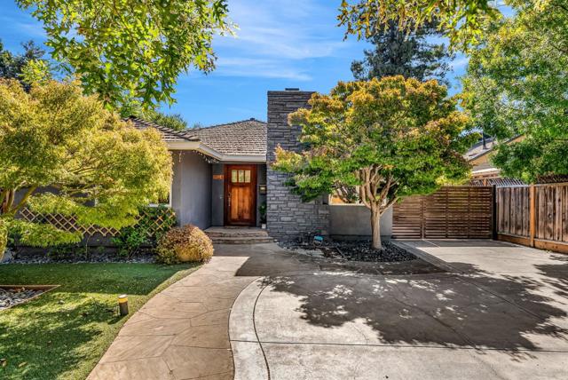 1024 Berkeley Avenue, Menlo Park CA: https://media.crmls.org/mediaz/4b62feca-c79b-4eb0-90bb-215665cd7a4f.jpg