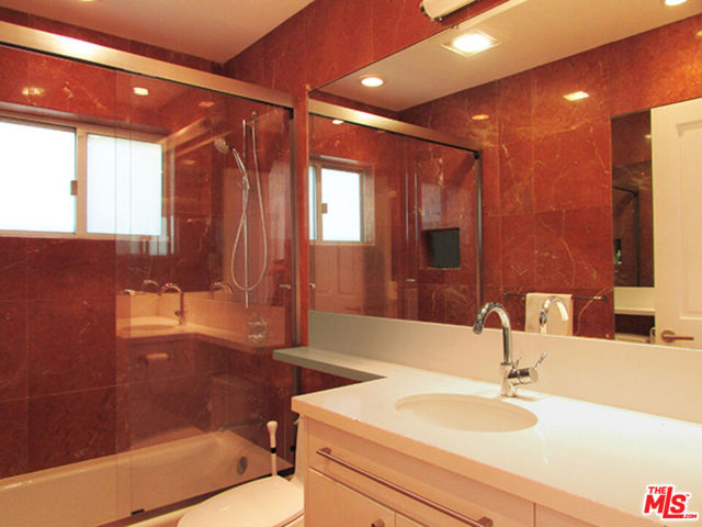 4031 Hollyline Avenue, Sherman Oaks CA: https://media.crmls.org/mediaz/4b6395e0-4510-4984-819d-de5e020a7470.jpg