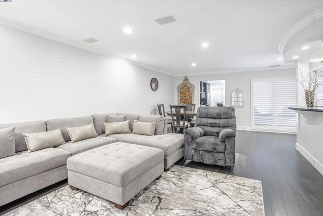 Image 3 of 56 For 314 Elmhurst Cir